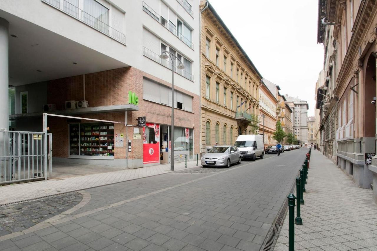 Modern Four Bedroom Apartment In Palace District Budapest Eksteriør bilde