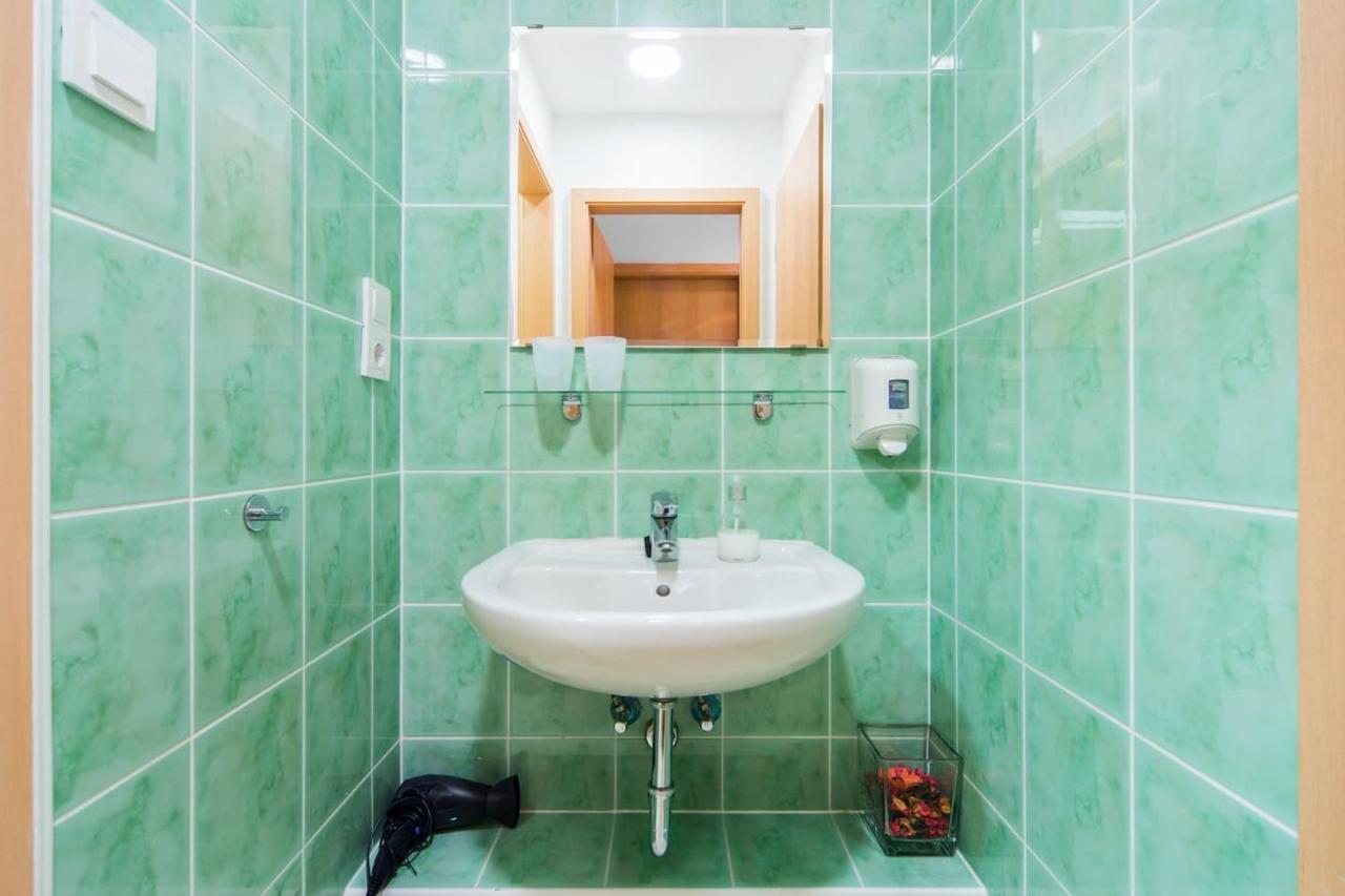 Modern Four Bedroom Apartment In Palace District Budapest Eksteriør bilde